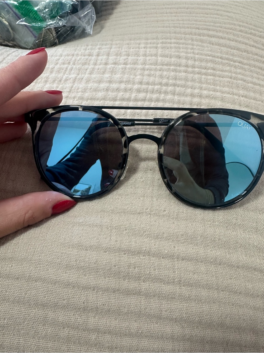 Quay Round Metal-Bridge Sunglasses with Blue Mirrored Lenses and Tortoise Frame